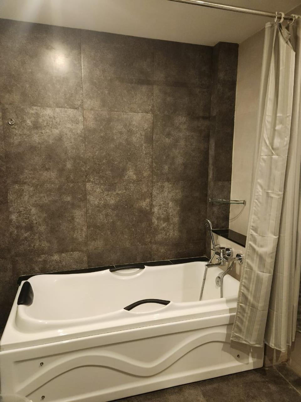 Отель Le Sanara Residency Thanniyam Экстерьер фото